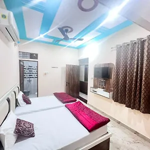 The Orchid - Walkable Distance From Taj Mahal Проживание в семье